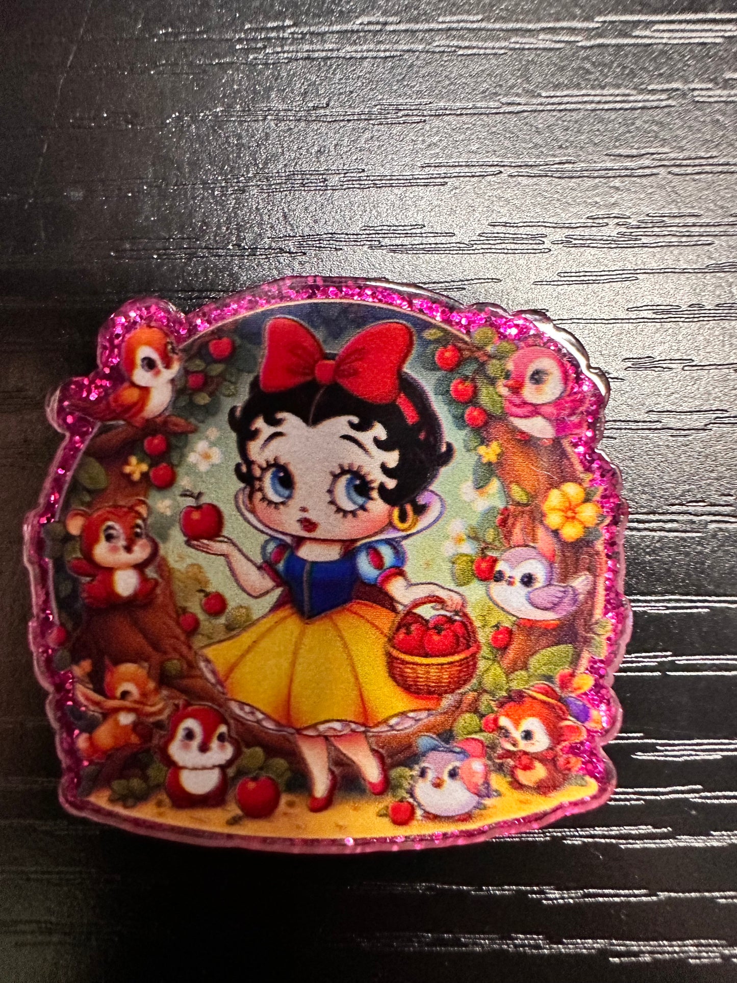 Snow White Badge Reel/Pop Socket