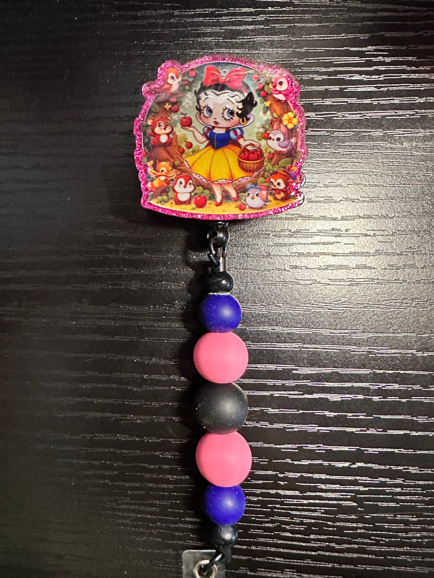 Snow White Badge Reel/Pop Socket